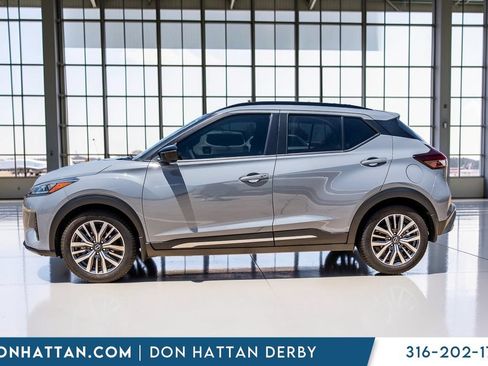 Used 2023 Nissan Kicks SR w/ SR Premium Package FWD image 2