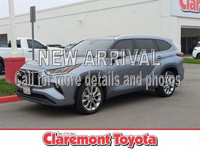 Used 2023 Toyota Highlander Limited