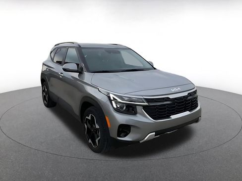 Used 2025 Kia Seltos S image 3