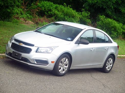 Used 2015 Chevrolet Cruze LS FWD image 20