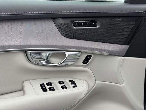 New 2026 Volvo XC90 T8 Ultra w/ Protection Package Premier image 16