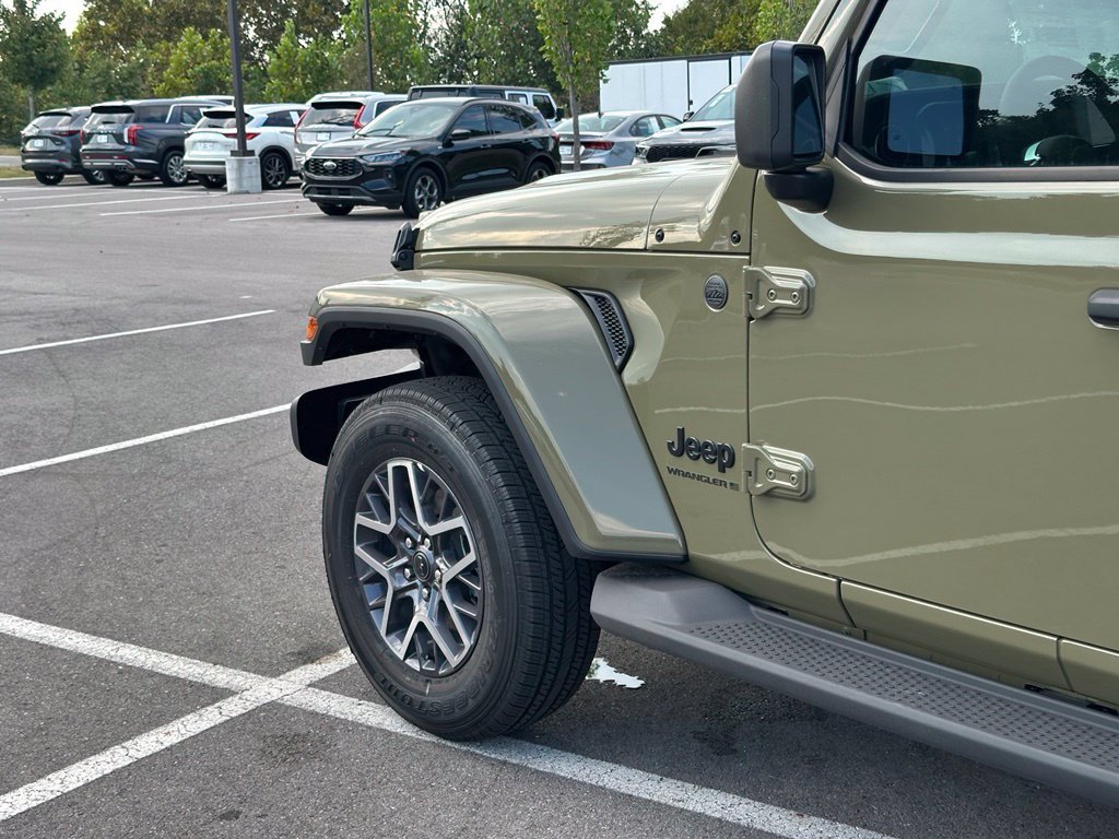 New 2026 Jeep Wrangler Unlimited Sahara AWD/4WD image 39