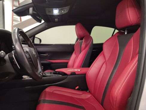 Used 2019 Lexus UX 200 image 5