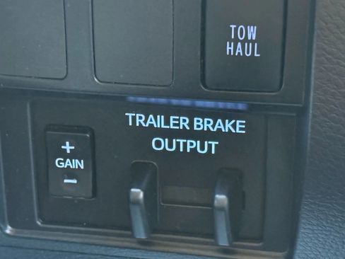 Used 2020 Toyota Tundra SR5 w/ SR5 Upgrade Package image 40