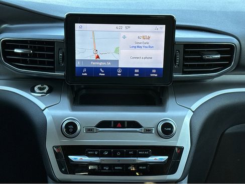 Used 2022 Ford Explorer XLT w/ Equipment Group 202A image 4