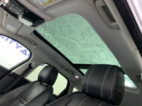 Used 2018 Land Rover Range Rover Velar S image 30