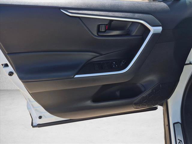 Used 2022 Toyota RAV4 LE AWD/4WD image 10
