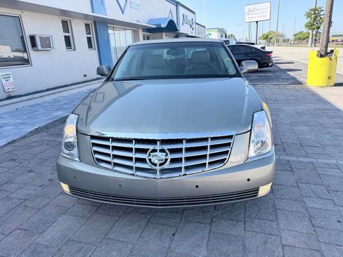 Used 2010 Cadillac DTS Luxury image 2