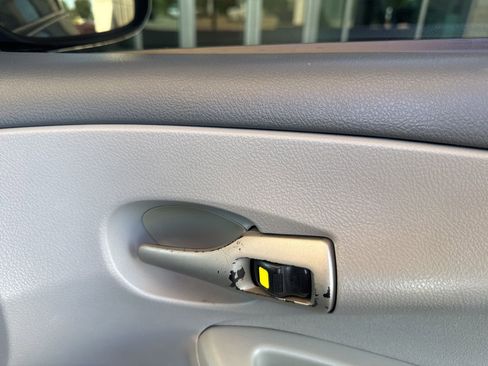 Used 2010 Toyota Corolla image 19