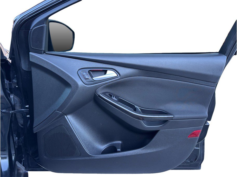 Used 2015 Ford Focus Titanium w/ Titanium Cold Weather Package FWD image 36