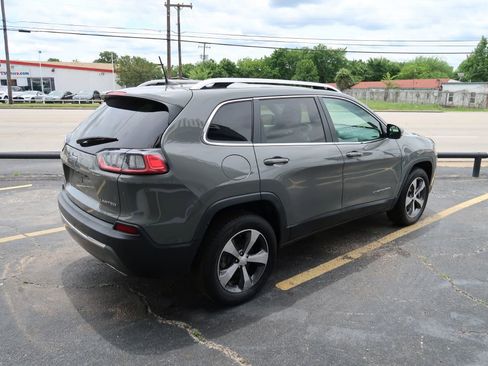 Used 2020 Jeep Cherokee Limited image 3