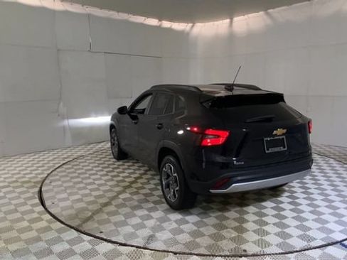 Used 2024 Chevrolet Trax LT w/ Driver Confidence Package FWD image 9