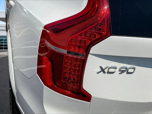 Used 2022 Volvo XC90 T8 R-Design w/ Advanced Package AWD/4WD image 23