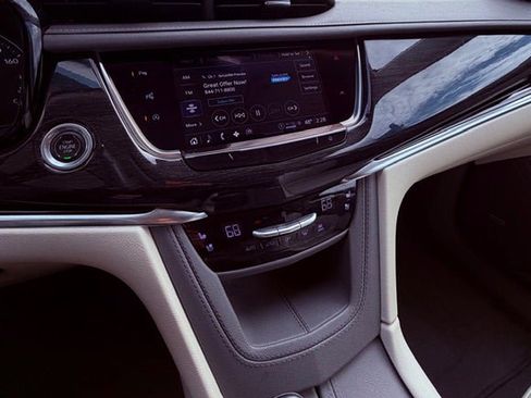 Used 2022 Cadillac XT6 Premium Luxury w/ Technology Package image 11