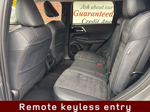 Used 2024 Mitsubishi Outlander SE image 13