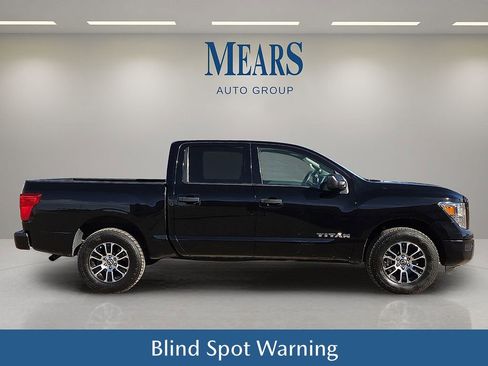 Used 2023 Nissan Titan SV image 7