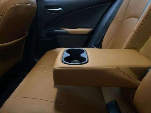 Used 2019 Lexus UX 250h w/ Premium Package image 64