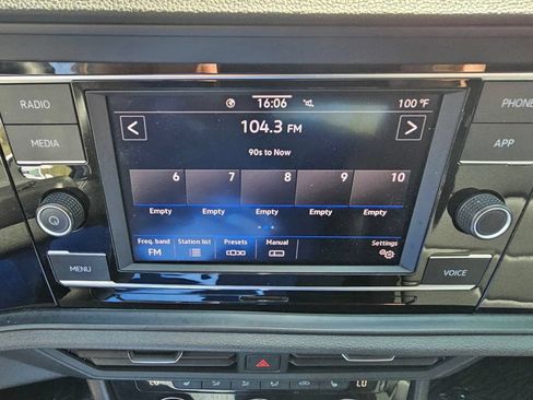 Used 2024 Volkswagen Jetta SE FWD image 29
