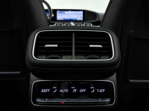 Used 2024 Mercedes-Benz GLS 450 4MATIC image 51