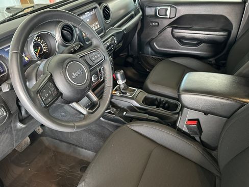 Used 2023 Jeep Gladiator Sport AWD/4WD image 10