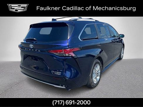 Used 2023 Toyota Sienna Platinum AWD/4WD image 6