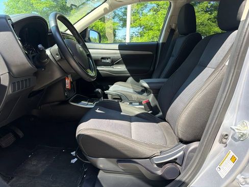 Used 2017 Mitsubishi Outlander ES AWD/4WD image 21