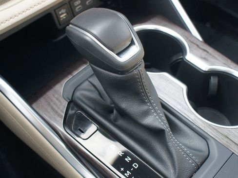 Certified 2025 Toyota Highlander Limited image 12