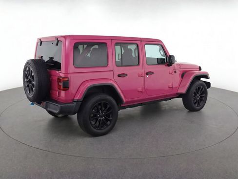 Used 2024 Jeep Wrangler Unlimited Sahara w/ Technology Group AWD/4WD image 5