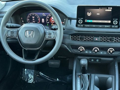 Certified 2025 Honda Accord LX image 15