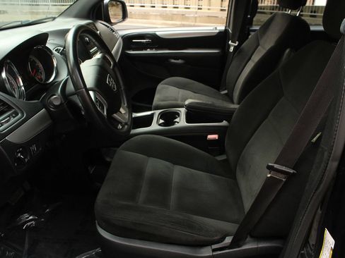 Used 2015 Dodge Grand Caravan SXT w/ Blacktop Package FWD image 14