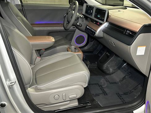 Used 2024 Hyundai Ioniq 5 Limited image 16