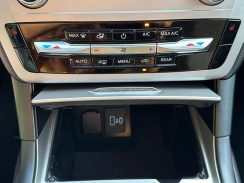 Used 2023 Ford Explorer XLT AWD/4WD image 36