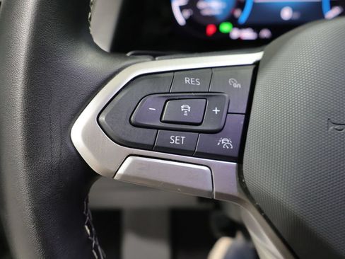 Used 2025 Volkswagen Atlas Cross Sport SE AWD/4WD image 34