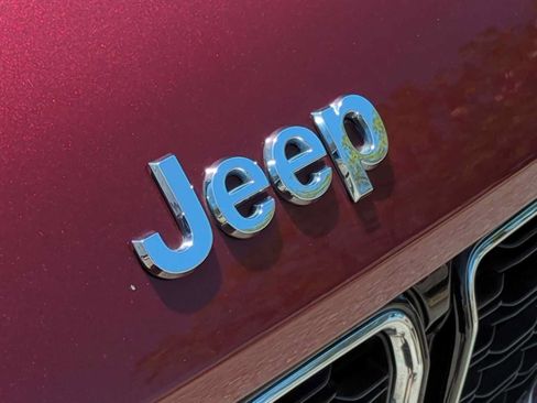 Used 2023 Jeep Grand Cherokee Limited RWD image 32