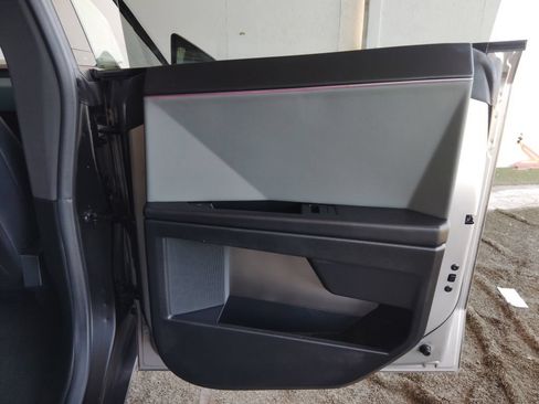 Used 2026 Tesla Cybertruck 2WD Crew Cab image 16