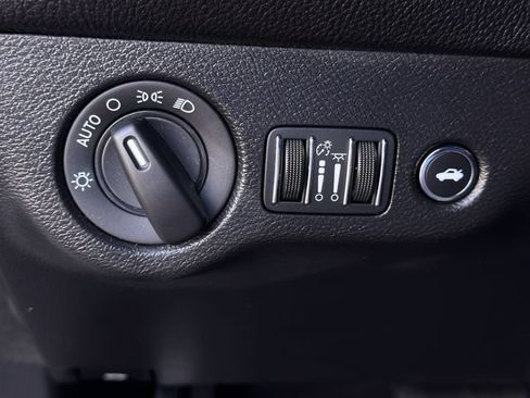 Used 2023 Dodge Challenger SXT RWD image 20