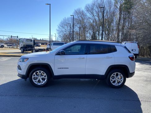 Used 2024 Jeep Compass Latitude image 6