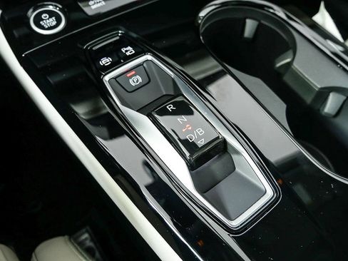 New 2025 Audi Q6 e-tron Premium Plus image 18