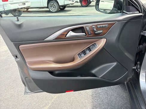 Used 2017 INFINITI QX30 Premium w/ Navigation Package AWD/4WD image 21