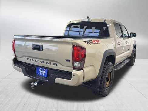 Used 2019 Toyota Tacoma TRD Off-Road image 8