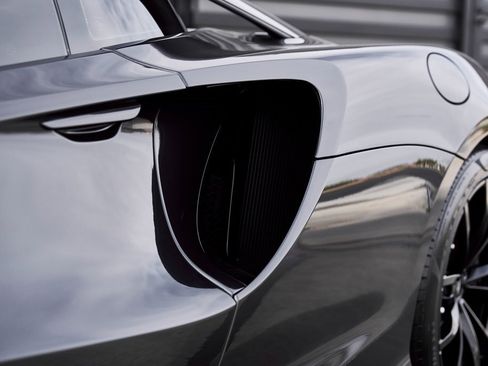 Used 2023 McLaren Artura image 9