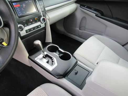 Used 2012 Toyota Camry LE FWD image 15
