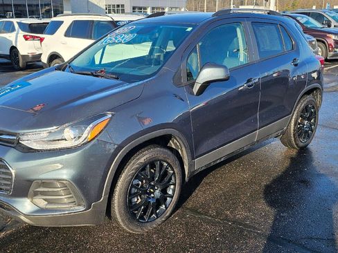 Used 2022 Chevrolet Trax LT w/ Driver Confidence Package image 3