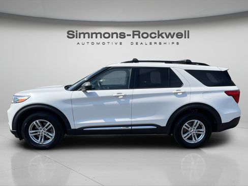Used 2024 Ford Explorer XLT w/ Equipment Group 202A AWD/4WD image 2