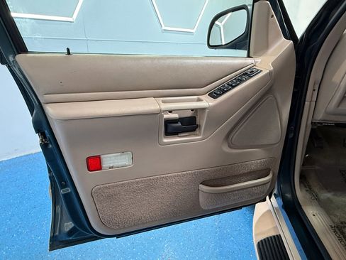 Used 1994 Ford Explorer 4WD 4-Door image 26