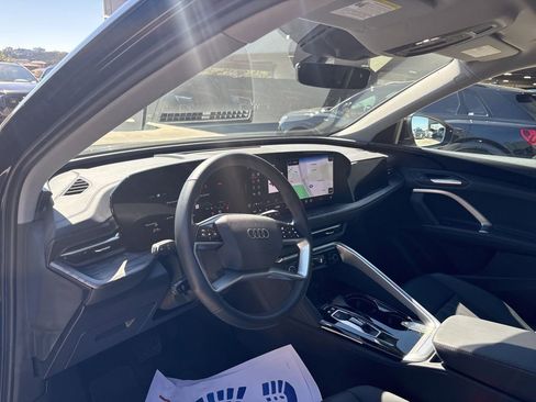 Used 2025 Audi Q5 Premium w/ Convenience Package image 12