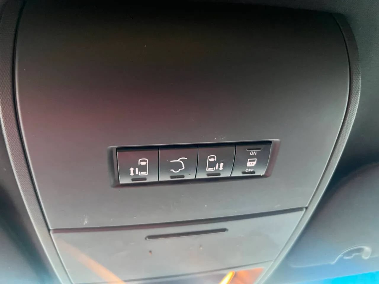 Used 2017 Dodge Grand Caravan SXT FWD image 12