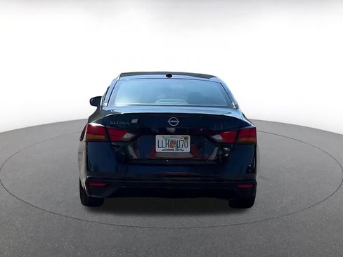 Used 2025 Nissan Altima 2.5 SV image 12