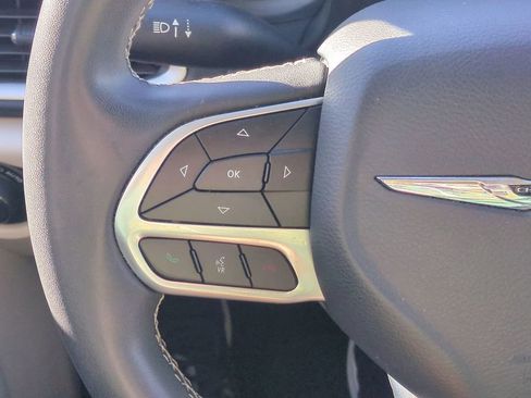 Used 2023 Chrysler Pacifica Touring-L image 24