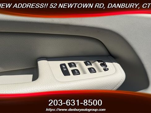 Used 2019 Volvo XC60 T6 Momentum w/ Premium Package AWD/4WD image 13
